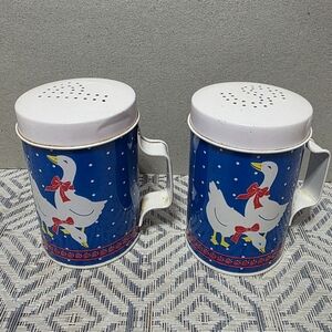 Red Bow Duck Tin Salt & Pepper Set